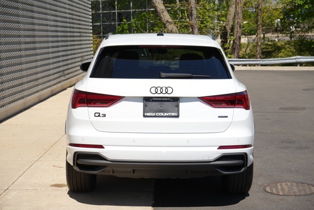 Vehicle image 4 of 12