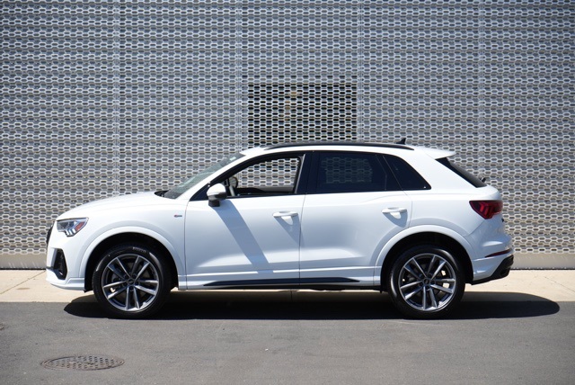 Vehicle image 6 of 12
