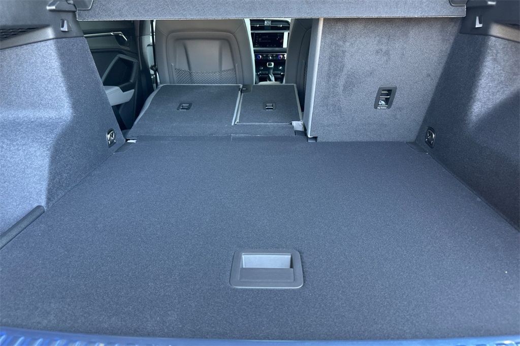 Vehicle image 12 of 22