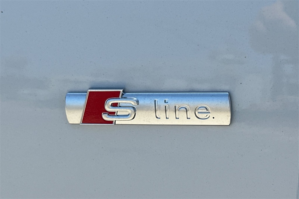 Vehicle image 21 of 22