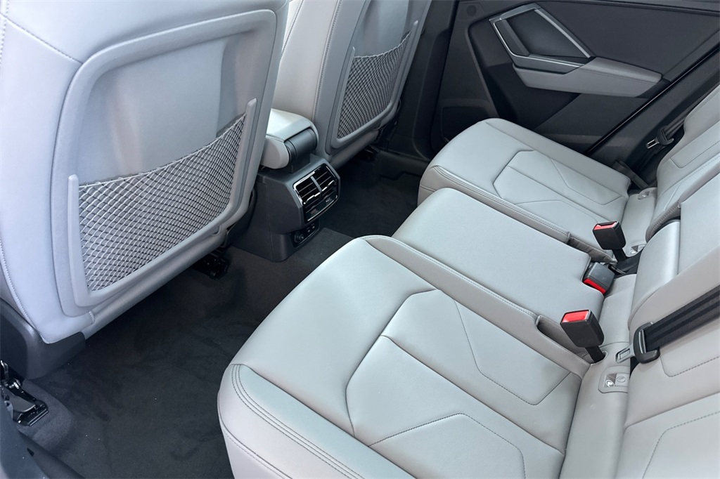 Vehicle image 9 of 22