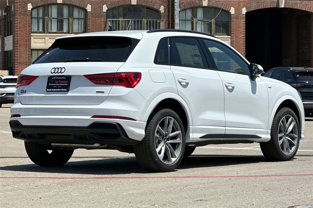 Vehicle image 5 of 22