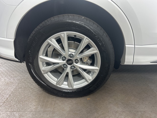 Vehicle image 8 of 22