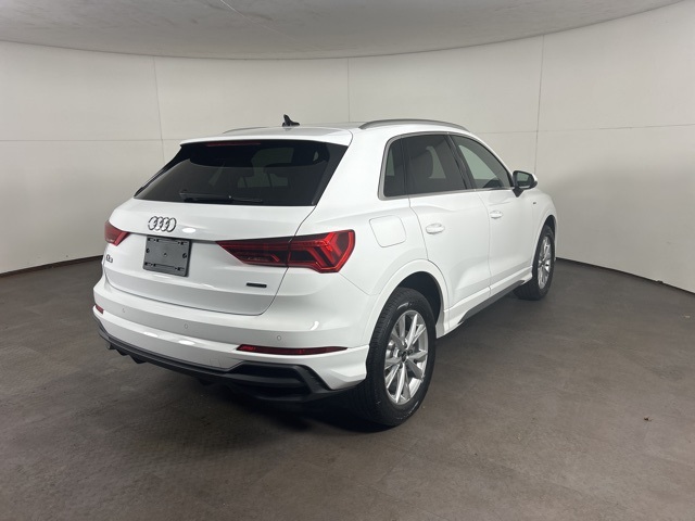 Vehicle image 5 of 22