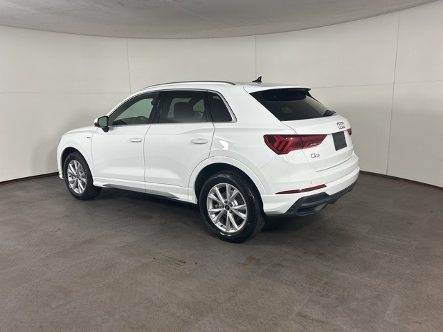 Vehicle image 6 of 22