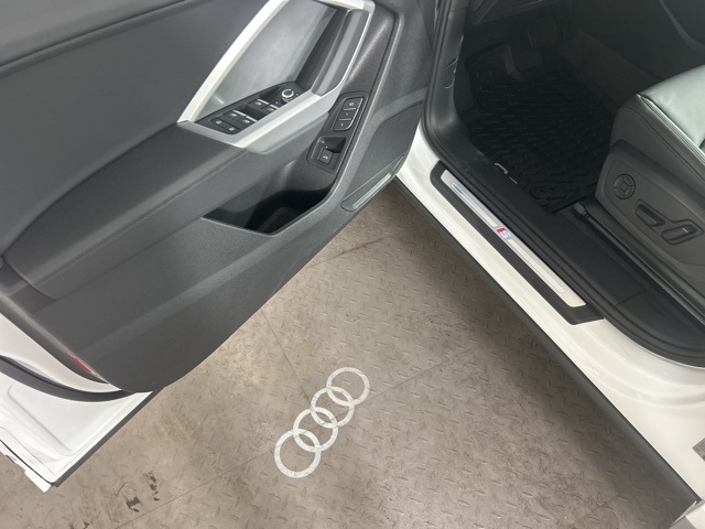 Vehicle image 19 of 22