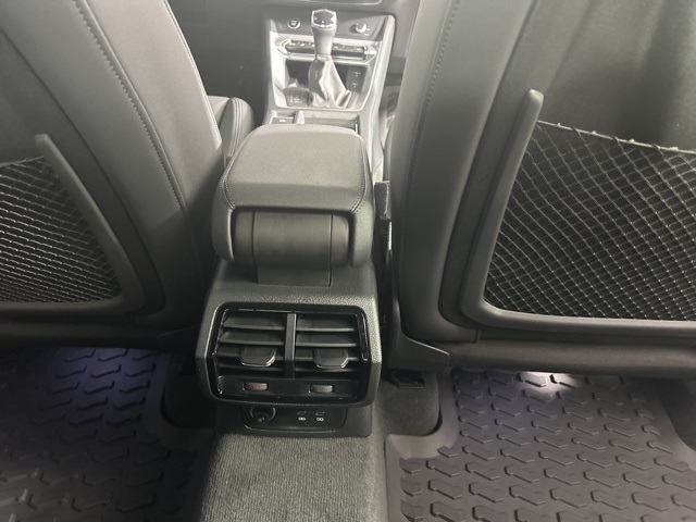 Vehicle image 15 of 22