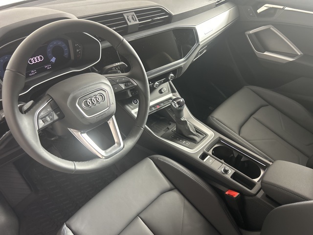 Vehicle image 12 of 22