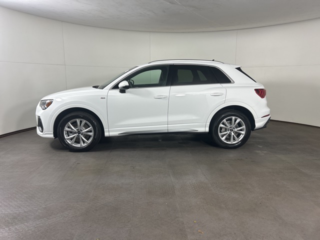 Vehicle image 7 of 22