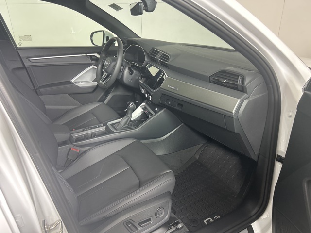 Vehicle image 11 of 22
