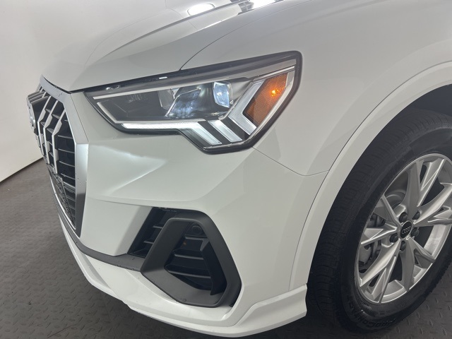 Vehicle image 21 of 22