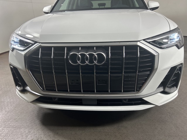 Vehicle image 16 of 22