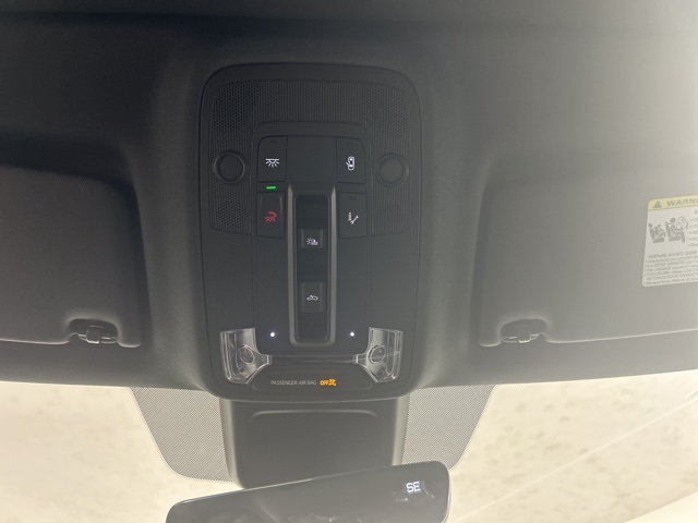 Vehicle image 17 of 22