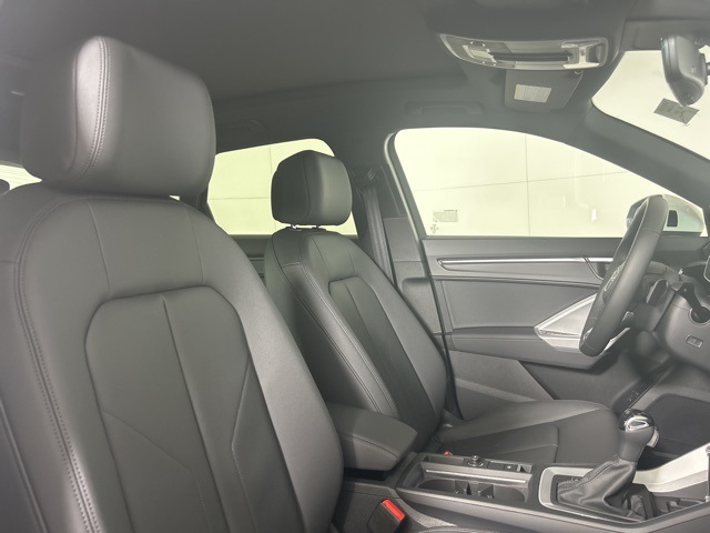 Vehicle image 9 of 22