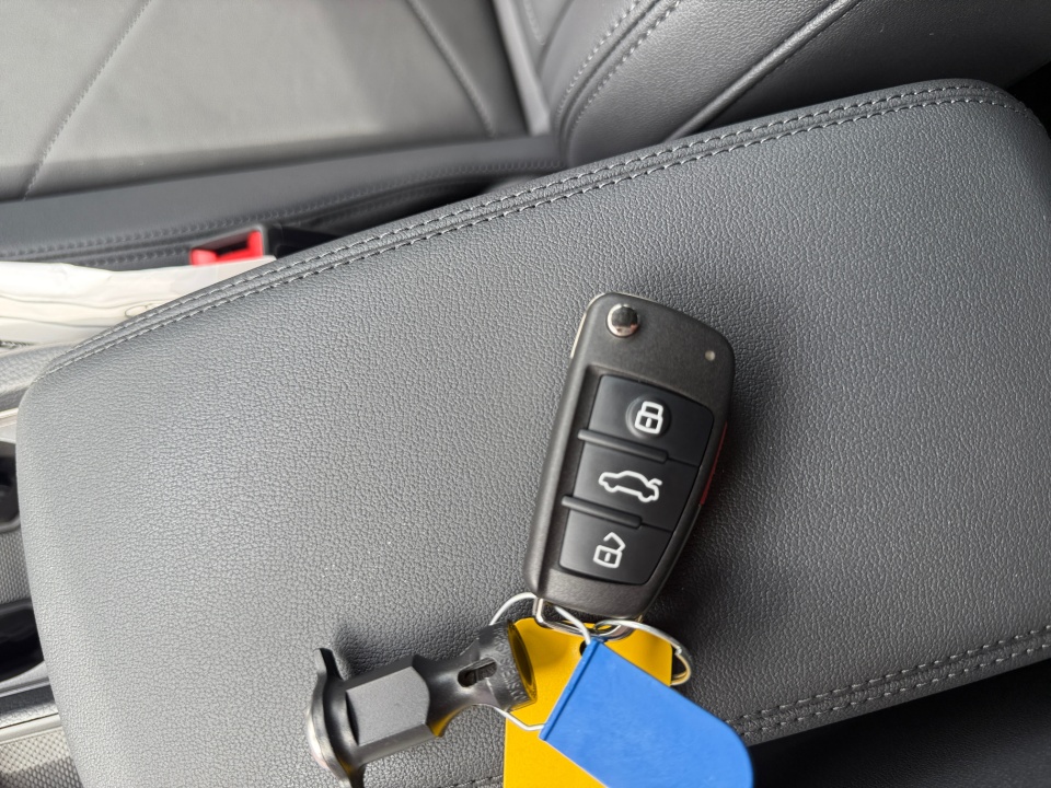Vehicle image 25 of 35