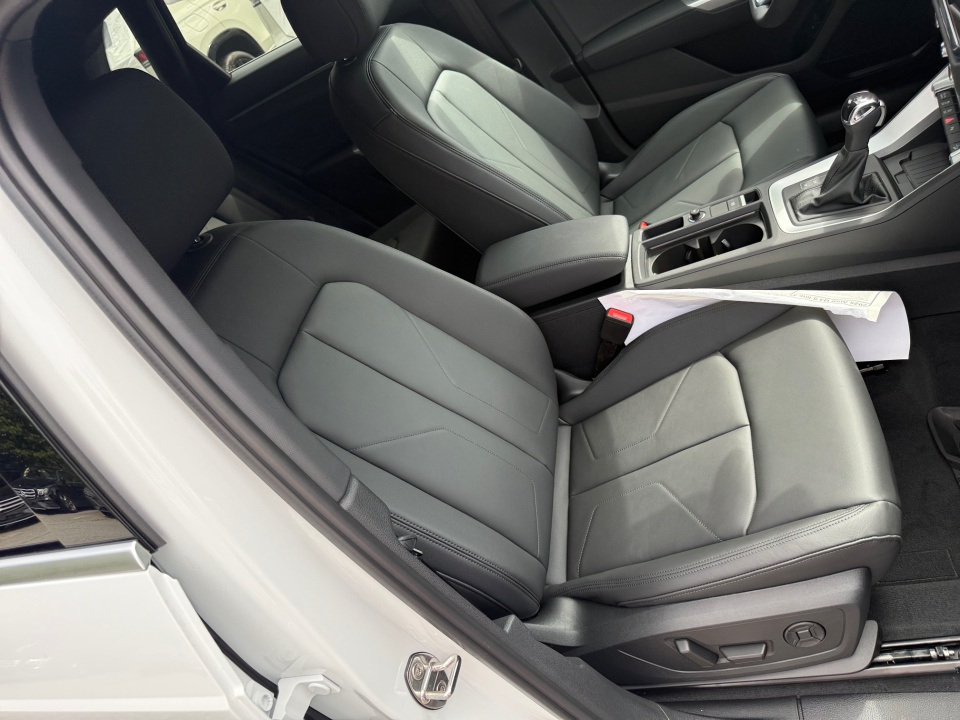 Vehicle image 17 of 35