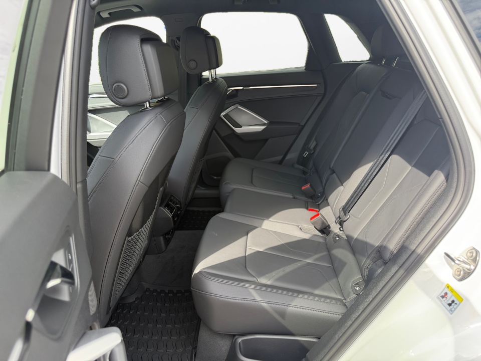 Vehicle image 15 of 35