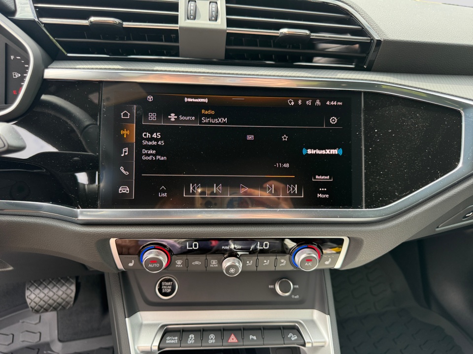 Vehicle image 21 of 35