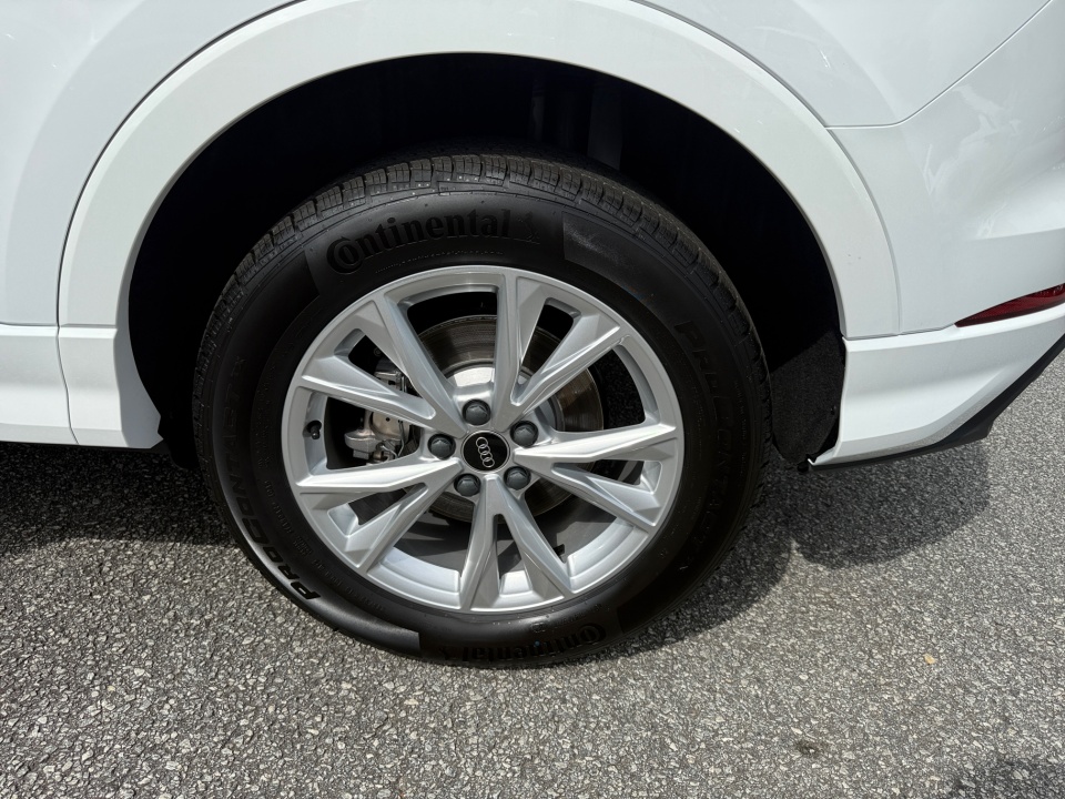 Vehicle image 10 of 35