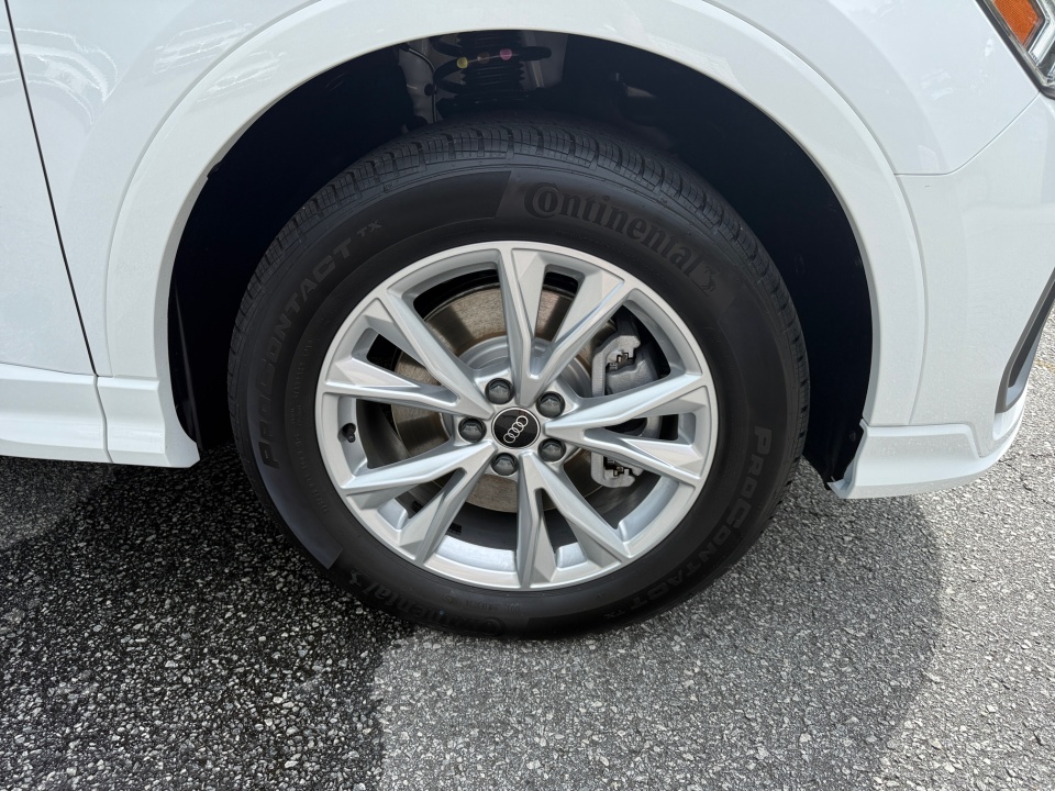 Vehicle image 11 of 35