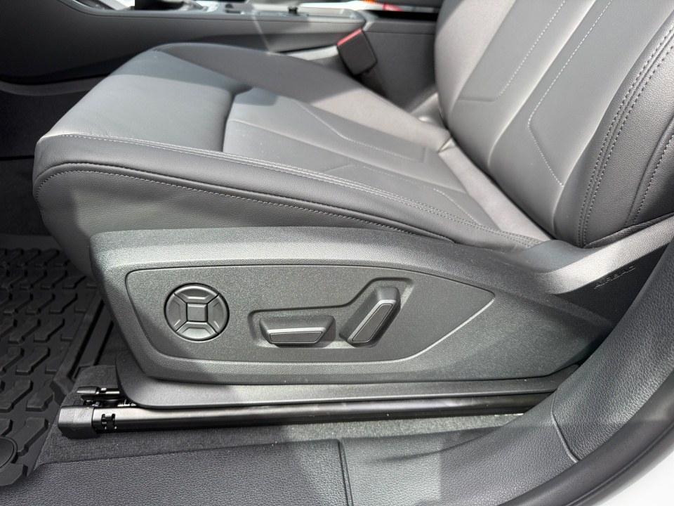 Vehicle image 28 of 35