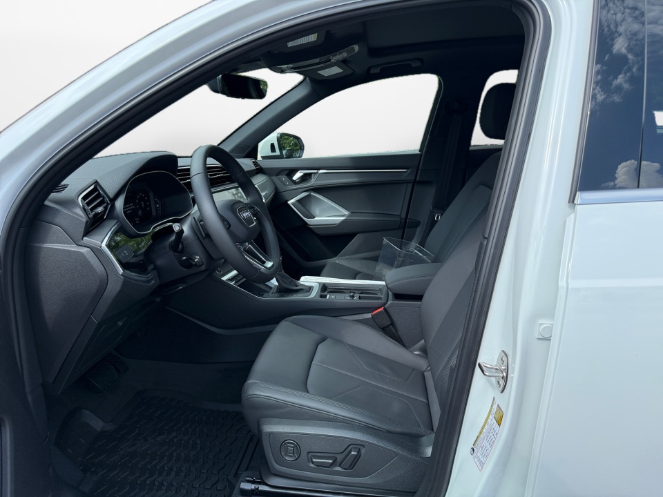 Vehicle image 33 of 35