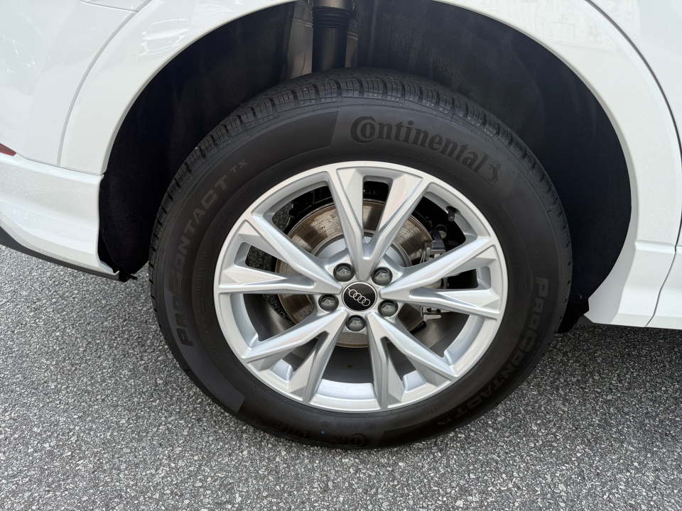 Vehicle image 13 of 35