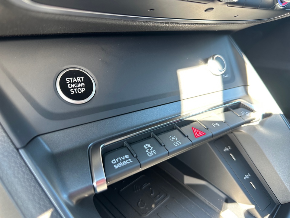 Vehicle image 20 of 35