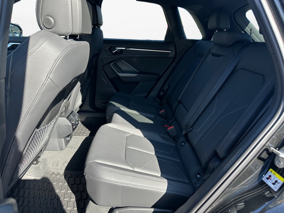Vehicle image 13 of 35