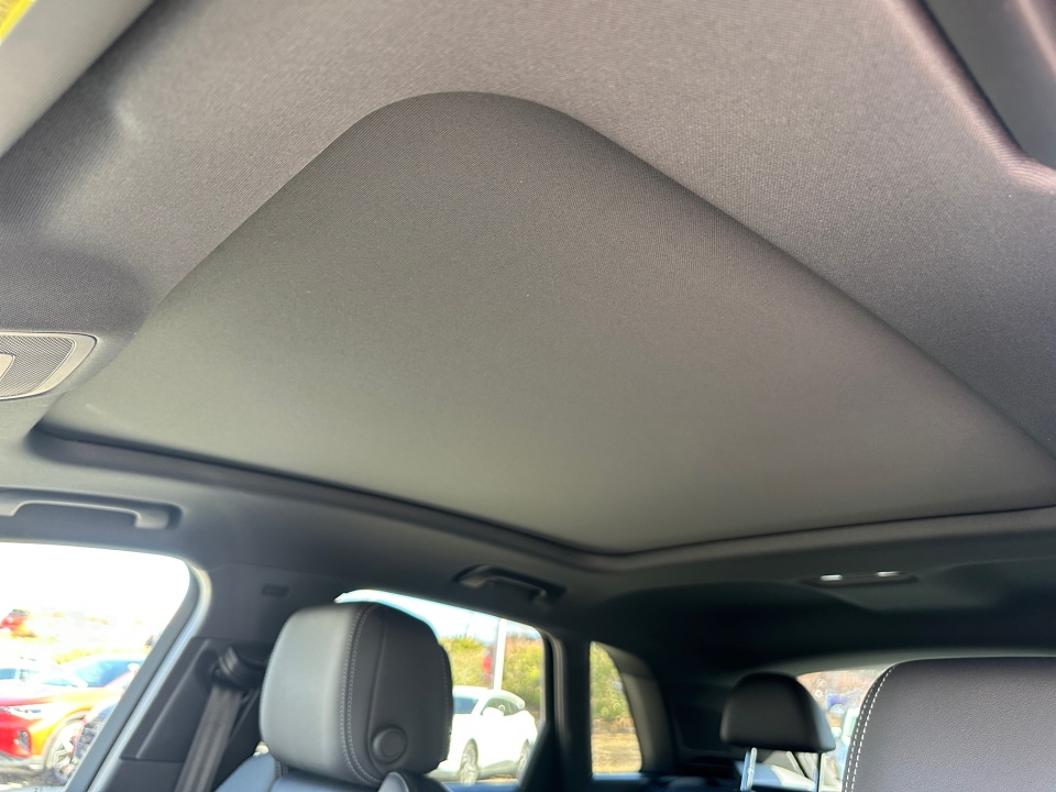 Vehicle image 21 of 35