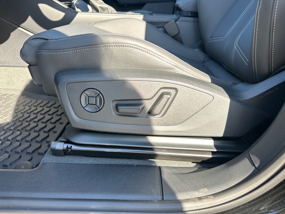 Vehicle image 30 of 35