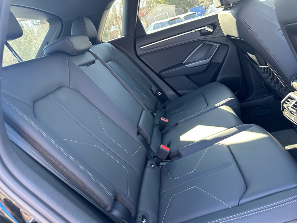 Vehicle image 29 of 35