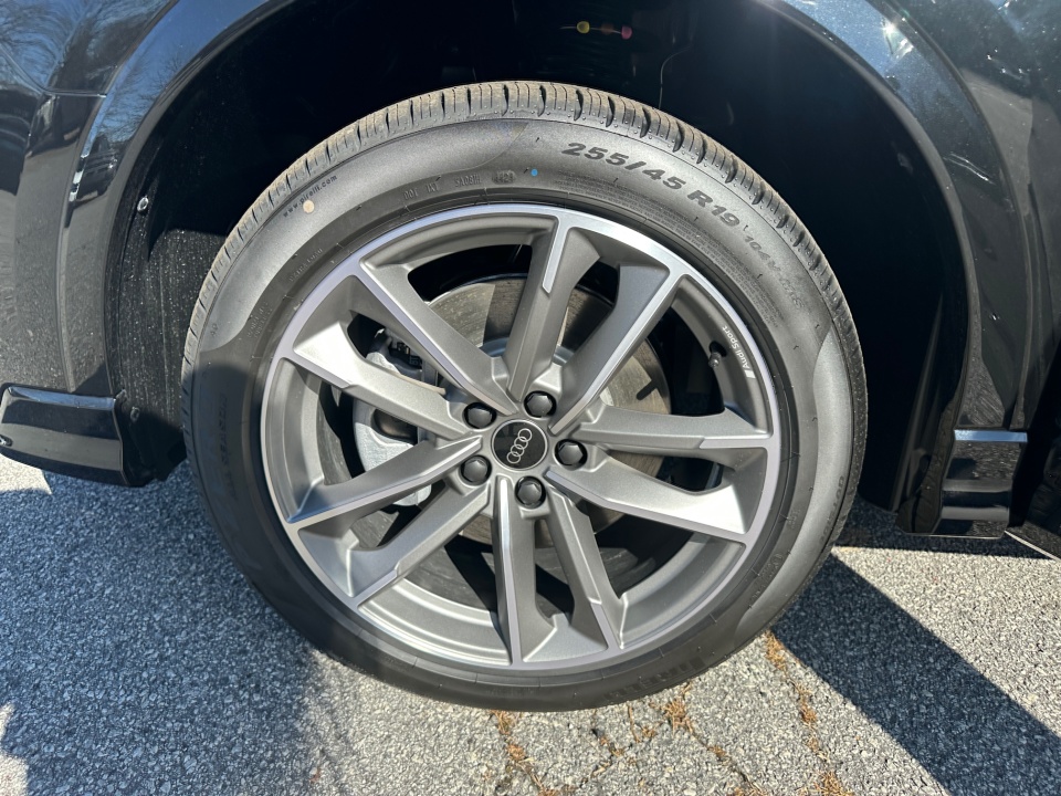 Vehicle image 27 of 35