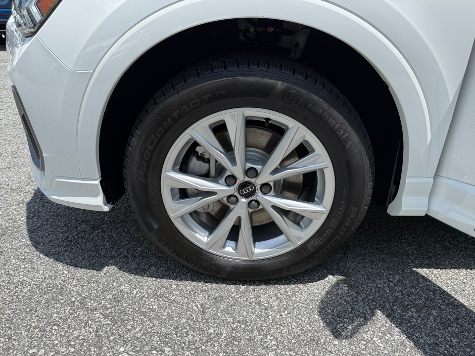 Vehicle image 10 of 35