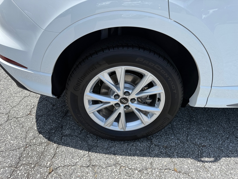 Vehicle image 11 of 35