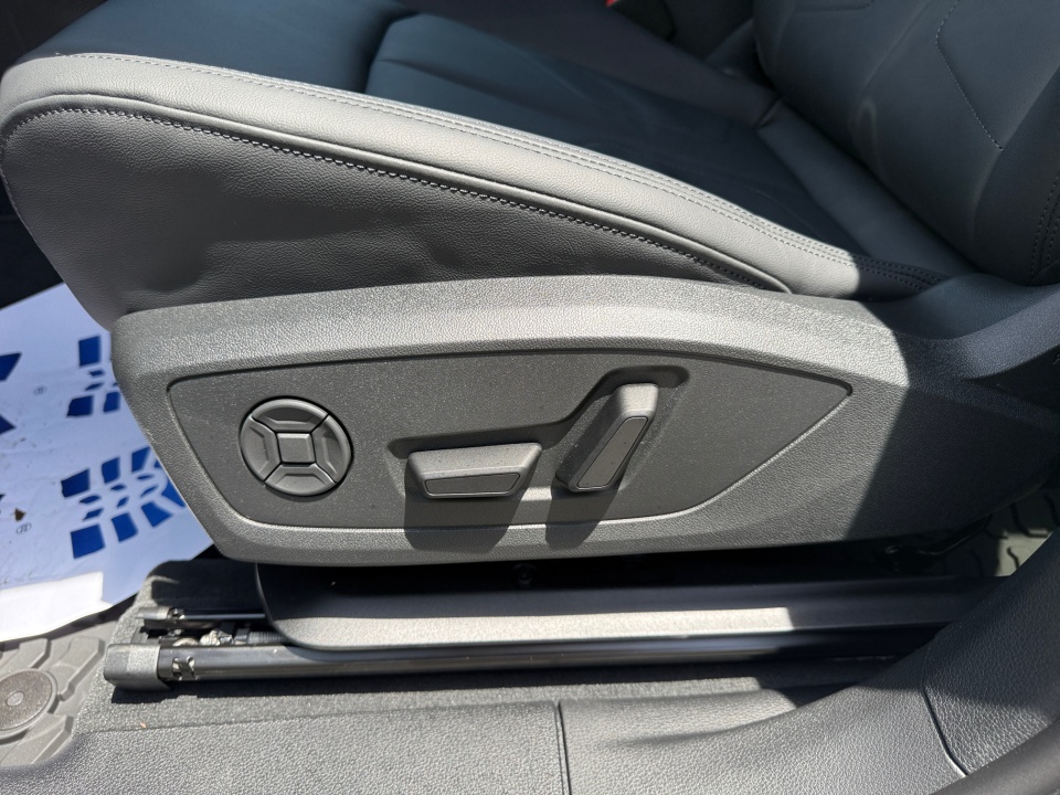 Vehicle image 15 of 35