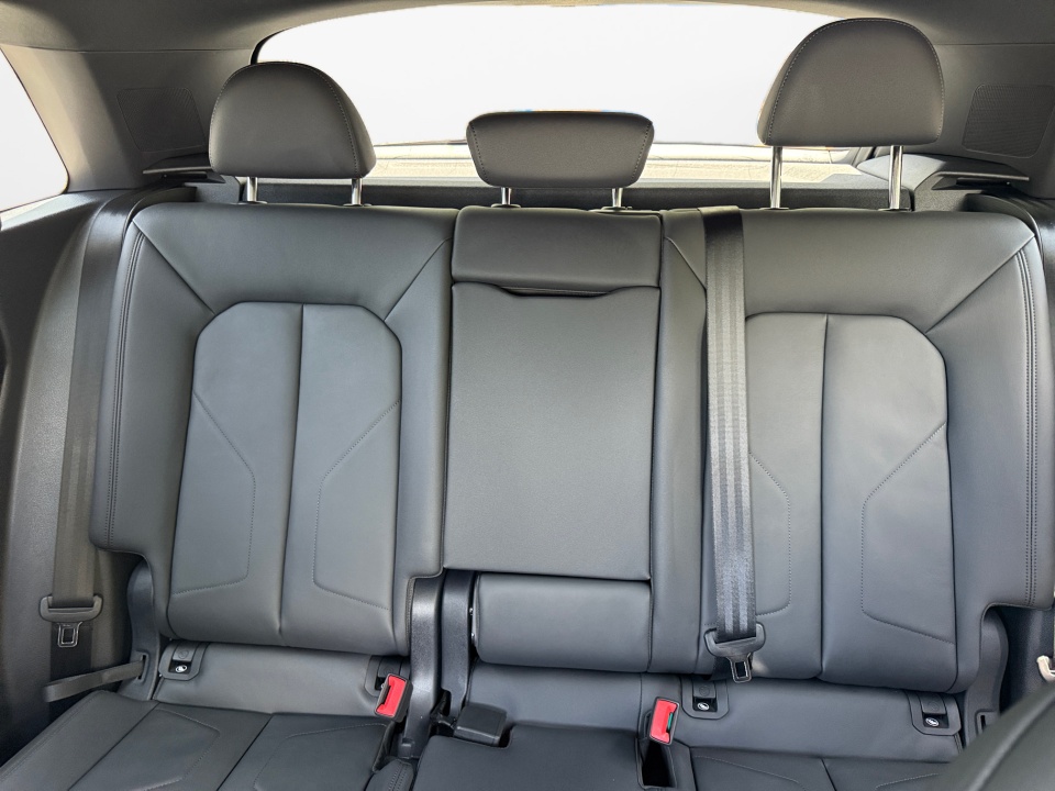 Vehicle image 19 of 35