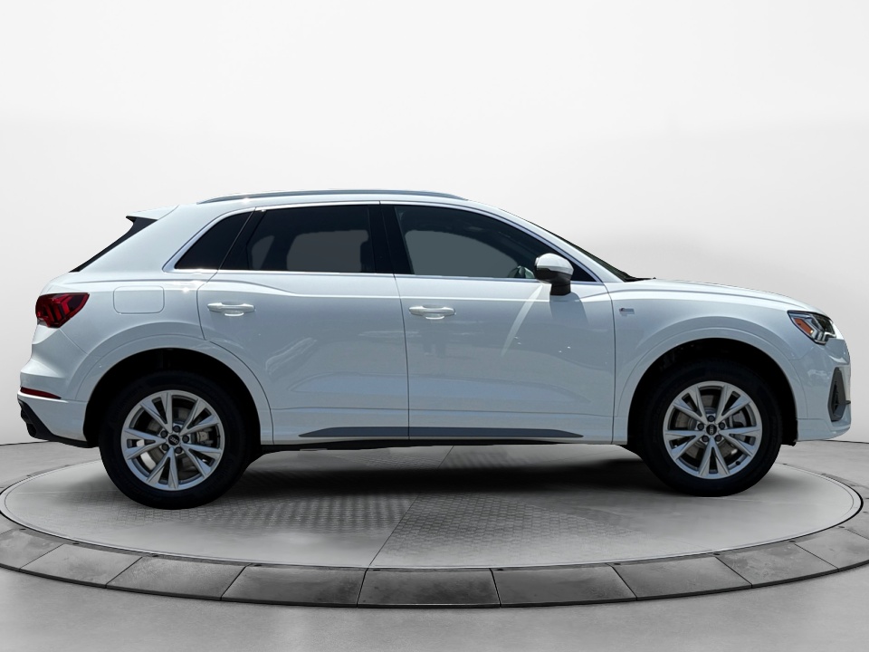 Vehicle image 4 of 35