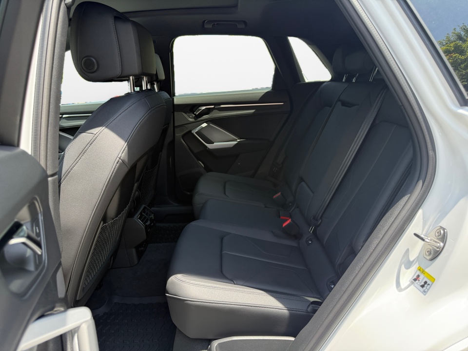 Vehicle image 18 of 35