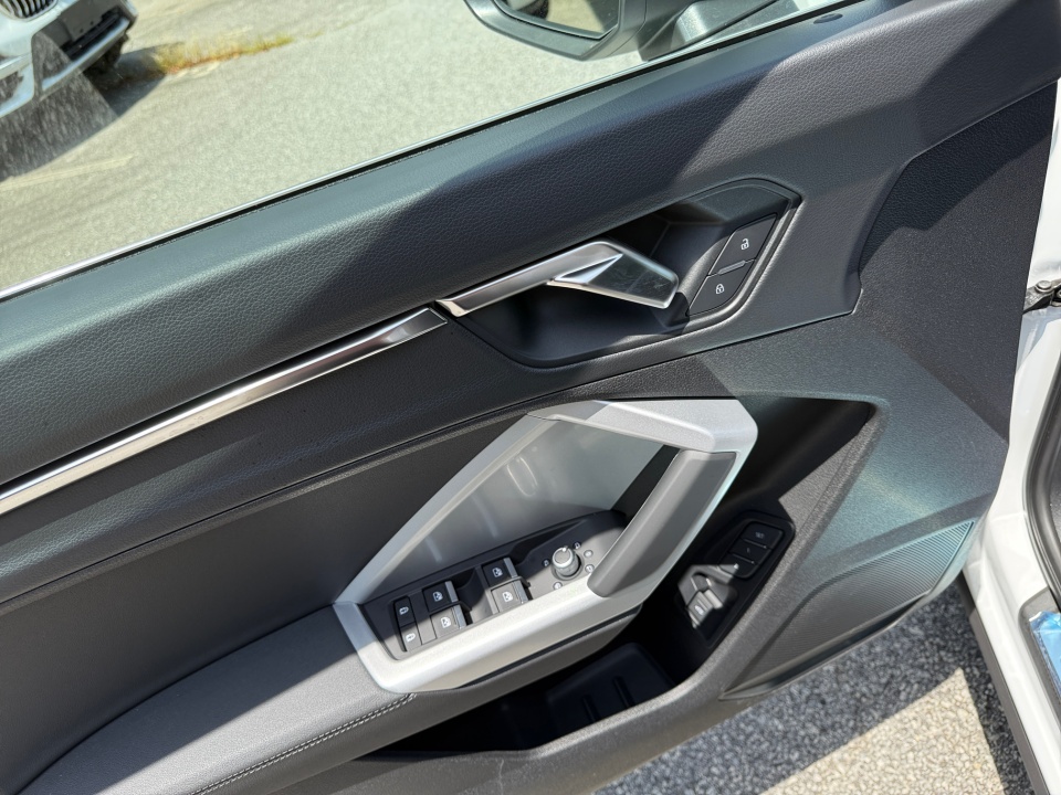 Vehicle image 24 of 35