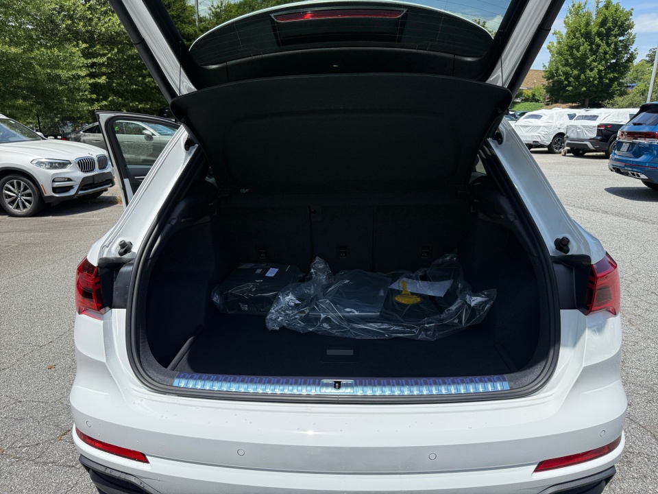 Vehicle image 14 of 35