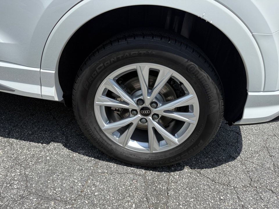 Vehicle image 13 of 35