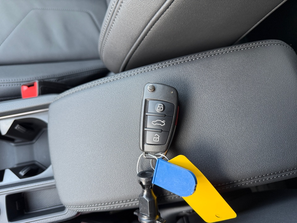 Vehicle image 27 of 35