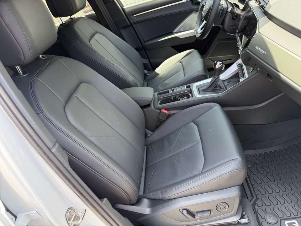 Vehicle image 17 of 35
