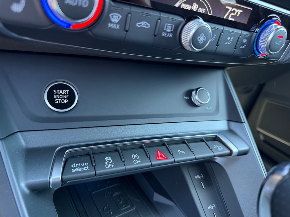 Vehicle image 20 of 35