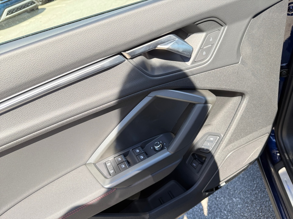 Vehicle image 32 of 35