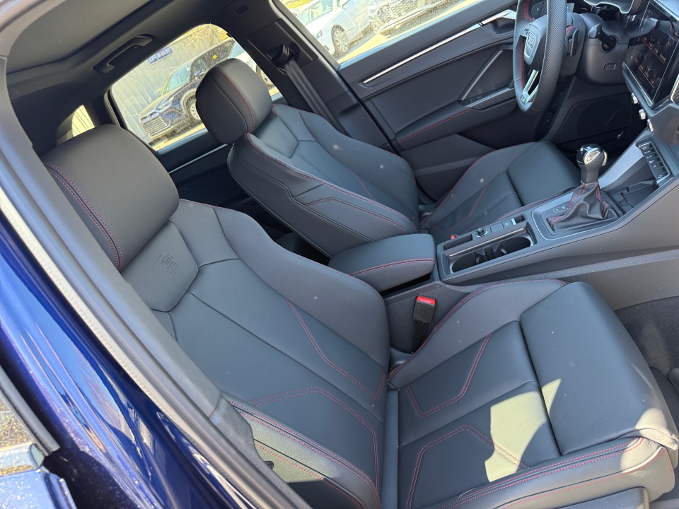 Vehicle image 28 of 35