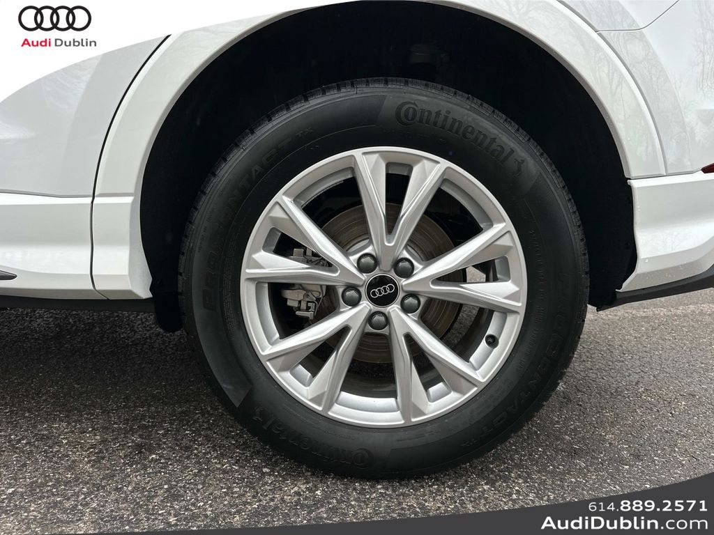 Vehicle image 10 of 35
