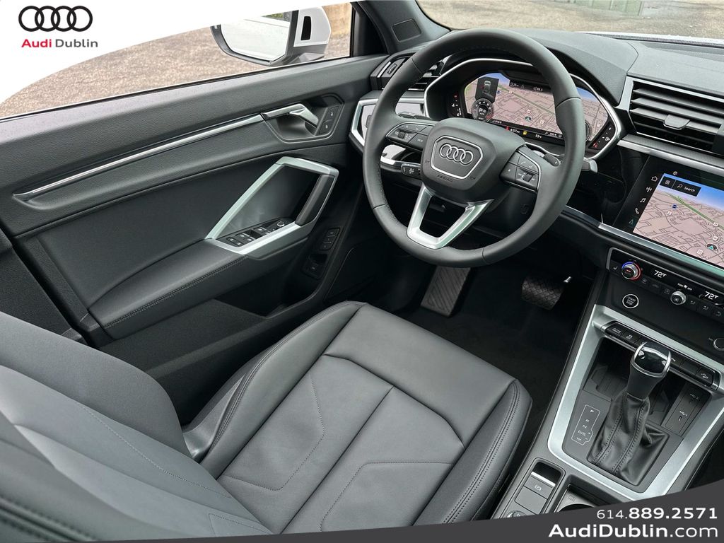Vehicle image 33 of 35