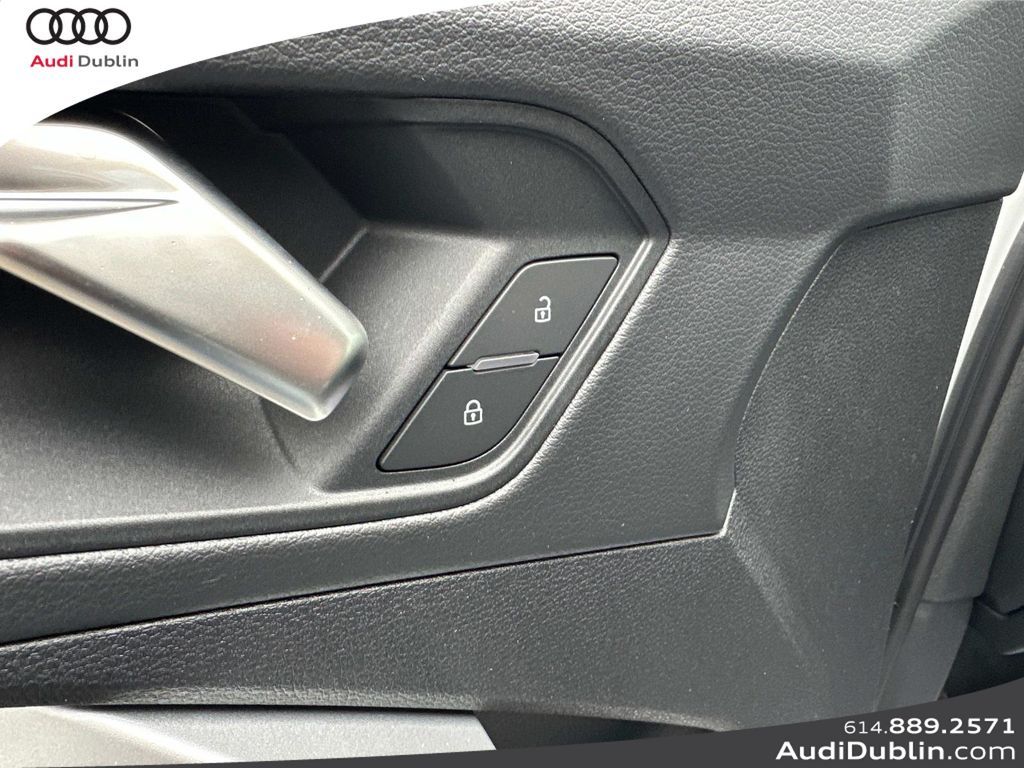 Vehicle image 14 of 35